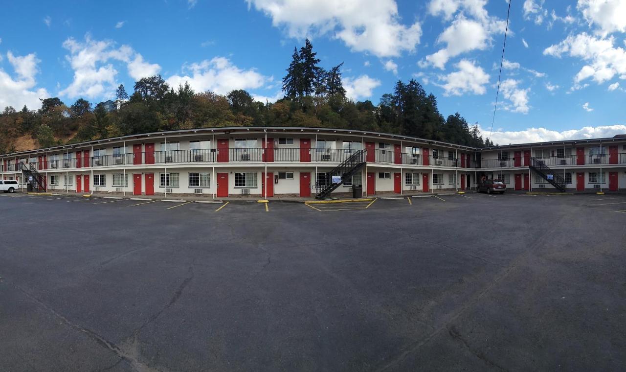 Kalama Hotel Exterior photo