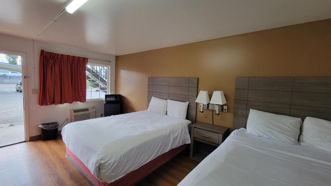 Kalama Hotel Exterior photo